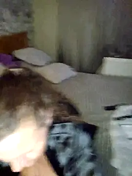 Snapshot of MissQueenBeex chatting on November 16, 2025, 8:36 pm MissQueenBeex online show from November 16, 2025, 8:36 pm