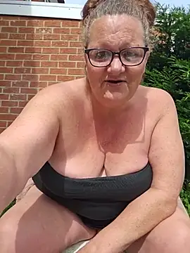 MissQueenBeex online show from May 28, 2026, 2:25 pm