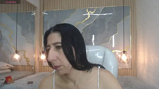 nei girl online show from November 15, 2025, 11:29 am