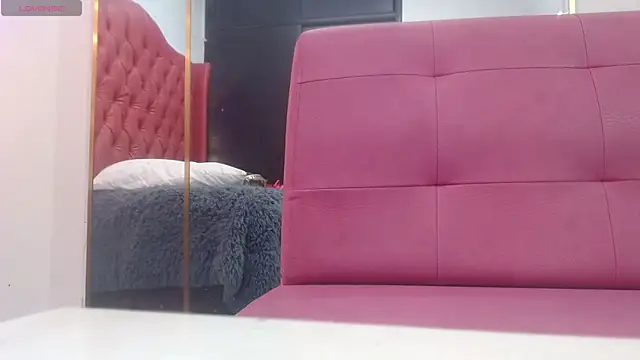 nei girl online show from April 13, 2026, 11:48 am