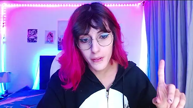 goth minerva online show from November 26, 2025, 1:23 pm