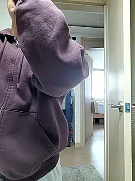 woonee827372 online show from November 20, 2025, 3:07 am