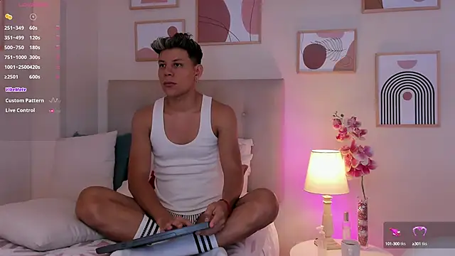 Snapshot of Almiboys chatting on September 11, 2025, 11:27 pm Almiboys online show from September 11, 2025, 11:27 pm