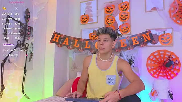 Snapshot of Almiboys chatting on October 27, 2025, 1:31 am Almiboys online show from October 27, 2025, 1:31 am