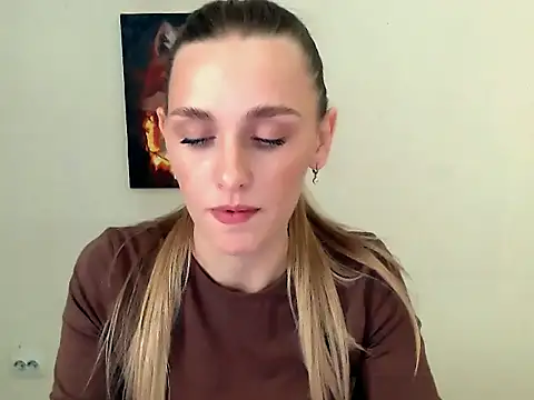 Snapshot of Doll_Angelina chatting on October 4, 2025, 5:49 am Doll Angelina online show from October 4, 2025, 5:49 am