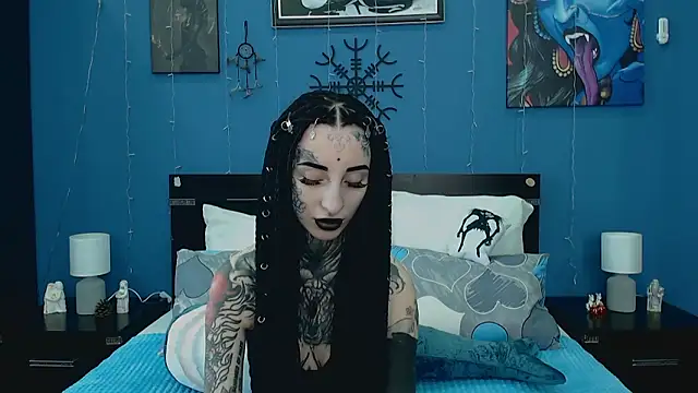 Snapshot of Velvetbat chatting on April 13, 2026, 7:03 am Velvetbat online show from April 13, 2026, 7:03 am