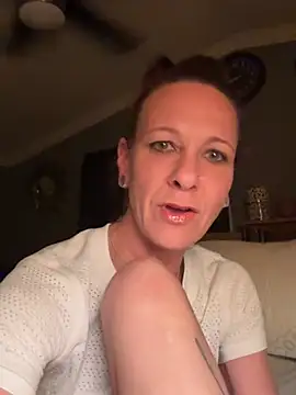 Snapshot of Lilbeezie81 chatting on January 9, 2026, 9:12 am Lilbeezie81 online show from January 9, 2026, 9:12 am