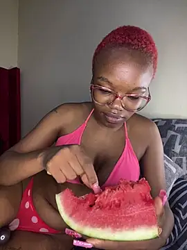 YummyMelanin117 online show from October 5, 2025, 11:46 pm