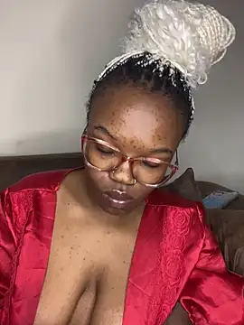 YummyMelanin117 online show from April 16, 2026, 11:40 pm