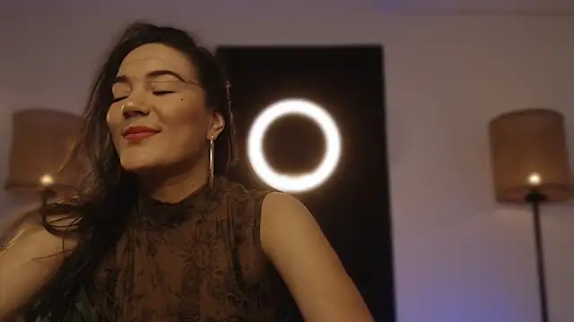 Snapshot of Artworktease chatting on March 13, 2025, 6:23 pm Artworktease online show from March 13, 2025, 6:23 pm