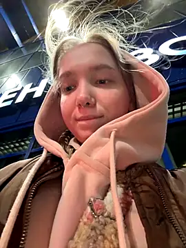 Snapshot of bambi_lu chatting on October 16, 2025, 4:41 pm bambi lu online show from October 16, 2025, 4:41 pm