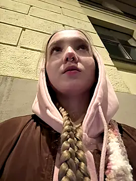 Snapshot of bambi_lu chatting on October 18, 2025, 5:46 pm bambi lu online show from October 18, 2025, 5:46 pm