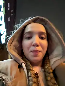 Snapshot of bambi_lu chatting on December 3, 2025, 4:27 pm bambi lu online show from December 3, 2025, 4:27 pm