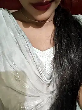 Snapshot of Eshwari_Chopra chatting on February 9, 2026, 4:44 pm Eshwari Chopra online show from February 9, 2026, 4:44 pm