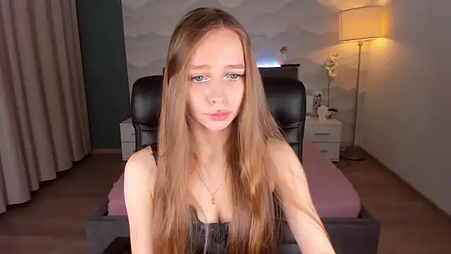 Amy Waynee online show from October 22, 2025, 6:18 pm