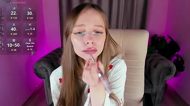 Amy Waynee online show from November 18, 2025, 6:01 pm