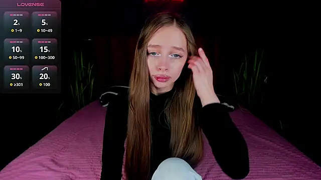 Amy Waynee online show from November 24, 2025, 4:34 am