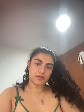 Snapshot of carlafox05 chatting on November 5, 2025, 2:06 pm carlafox05 online show from November 5, 2025, 2:06 pm