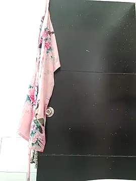 Snapshot of Yuli_Mars chatting on October 27, 2025, 4:22 pm Yuli Mars online show from October 27, 2025, 4:22 pm