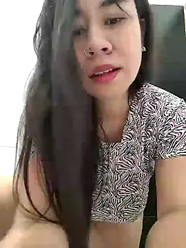 Snapshot of Yuli_Mars chatting on November 27, 2025, 4:31 pm Yuli Mars online show from November 27, 2025, 4:31 pm