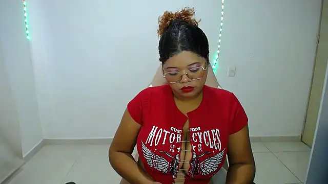 Snapshot of natalietits1 chatting on December 3, 2025, 5:44 pm natalietits1 online show from December 3, 2025, 5:44 pm