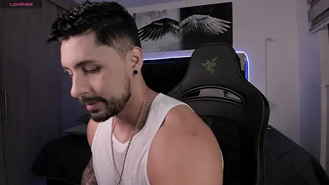Snapshot of santi_aesthetic chatting on March 26, 2026, 2:39 am santi aesthetic online show from March 26, 2026, 2:39 am