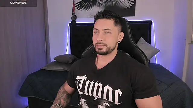Snapshot of santi_aesthetic chatting on April 23, 2026, 3:30 am santi aesthetic online show from April 23, 2026, 3:30 am