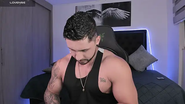 Snapshot of santi_aesthetic chatting on April 25, 2026, 3:09 am santi aesthetic online show from April 25, 2026, 3:09 am