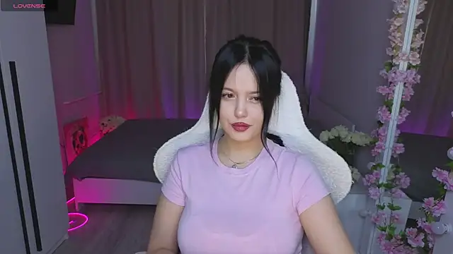 Betty  Davvis online show from October 6, 2025, 1:52 pm