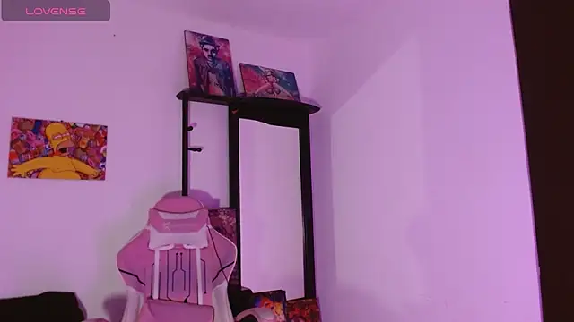 Snapshot of SharaRoss1 chatting on November 1, 2025, 2:24 am SharaRoss1 online show from November 1, 2025, 2:24 am