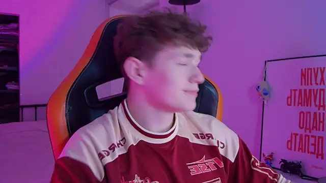 DanyDavis online show from October 13, 2025, 7:14 pm