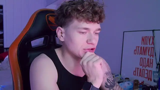 DanyDavis online show from November 11, 2025, 7:47 pm