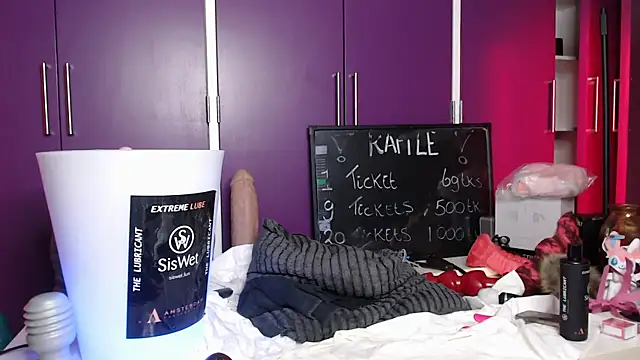 siswett online show from March 5, 2025, 6:01 pm