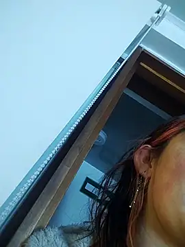 Cerecitaa02  online show from October 6, 2025, 11:40 am