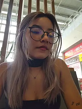 Pretty roxxyy online show from December 19, 2025, 1:29 pm