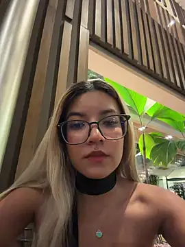 Pretty roxxyy online show from February 22, 2026, 1:29 am