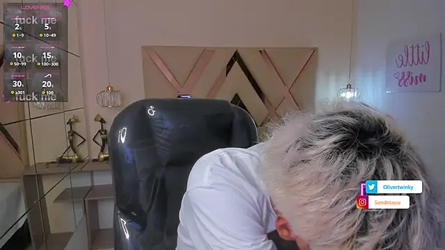 OliverTwinky online show from November 10, 2025, 1:21 pm