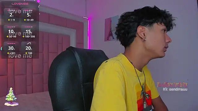 OliverTwinky online show from December 3, 2025, 1:31 pm