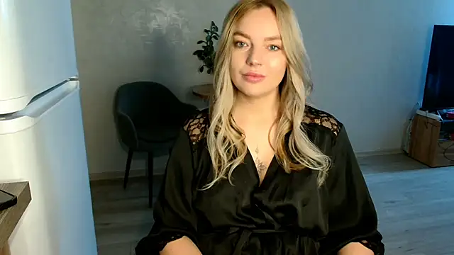 Snapshot of Eva___forever chatting on October 28, 2025, 2:59 am Eva forever online show from October 28, 2025, 2:59 am