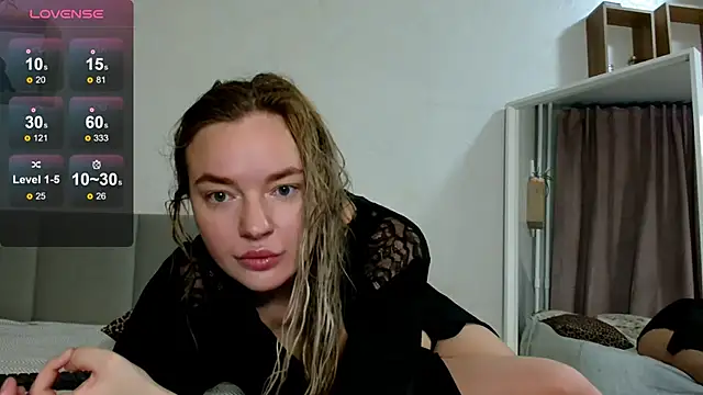 Snapshot of Eva___forever chatting on November 27, 2025, 1:40 am Eva forever online show from November 27, 2025, 1:40 am