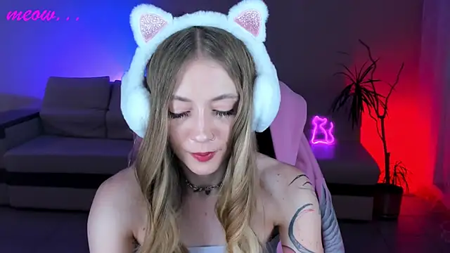 Snapshot of SweetMeeow chatting on November 21, 2025, 5:06 am SweetMeeow online show from November 21, 2025, 5:06 am