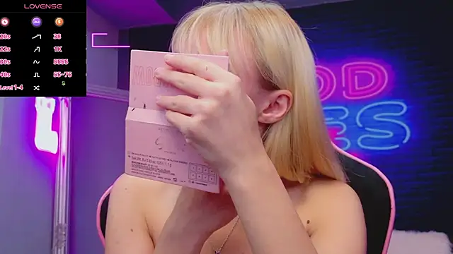 Snapshot of AlessiaCroft chatting on October 17, 2025, 4:15 am AlessiaCroft online show from October 17, 2025, 4:15 am