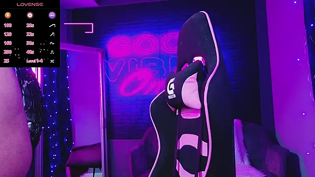 Snapshot of AlessiaCroft chatting on February 1, 2026, 5:06 am AlessiaCroft online show from February 1, 2026, 5:06 am