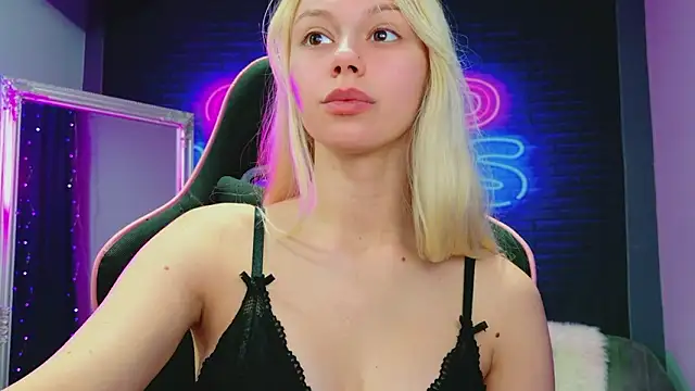 Snapshot of AlessiaCroft chatting on February 23, 2026, 4:54 am AlessiaCroft online show from February 23, 2026, 4:54 am