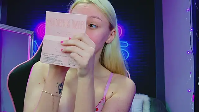 Snapshot of AlessiaCroft chatting on February 24, 2026, 4:54 am AlessiaCroft online show from February 24, 2026, 4:54 am