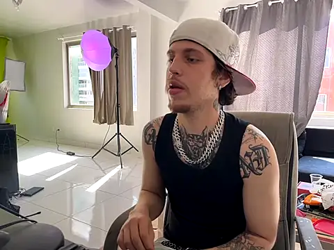 bigrosa21cm online show from October 5, 2025, 12:36 pm