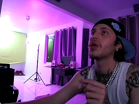 bigrosa21cm online show from October 31, 2025, 11:39 pm