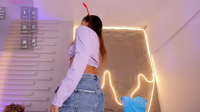 Snapshot of Dulce_Quintana chatting on December 15, 2025, 12:31 pm Dulce Quintana online show from December 15, 2025, 12:31 pm