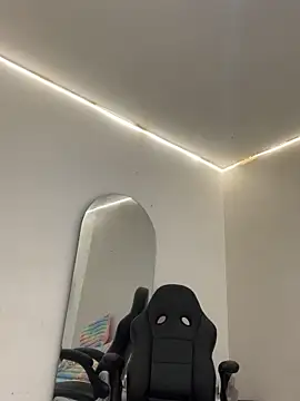 Snapshot of Kariina__69 chatting on November 26, 2025, 2:12 am Kariina 69 online show from November 26, 2025, 2:12 am