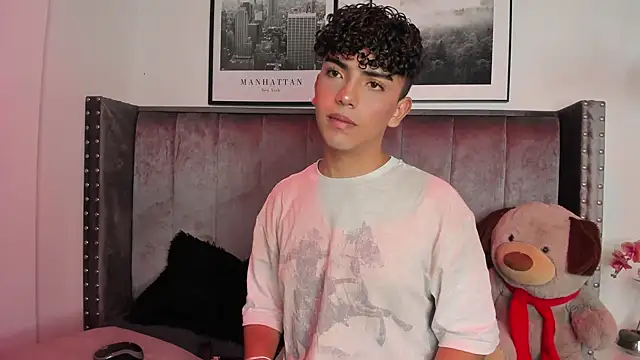 Snapshot of Niick_Twink chatting on September 13, 2025, 7:35 pm Niick Twink online show from September 13, 2025, 7:35 pm